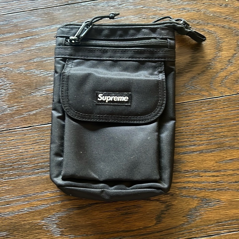 Used supreme fw 2019 pouch black authentic